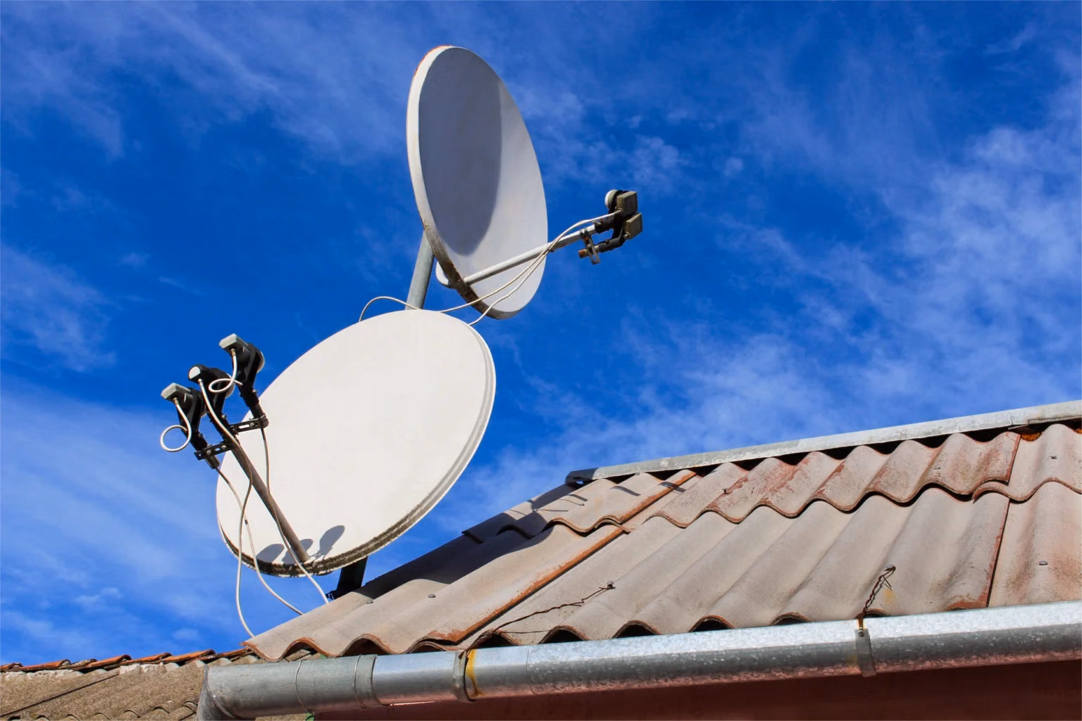 Satelliet- en TV-installasieskedulering en versendingsagteware