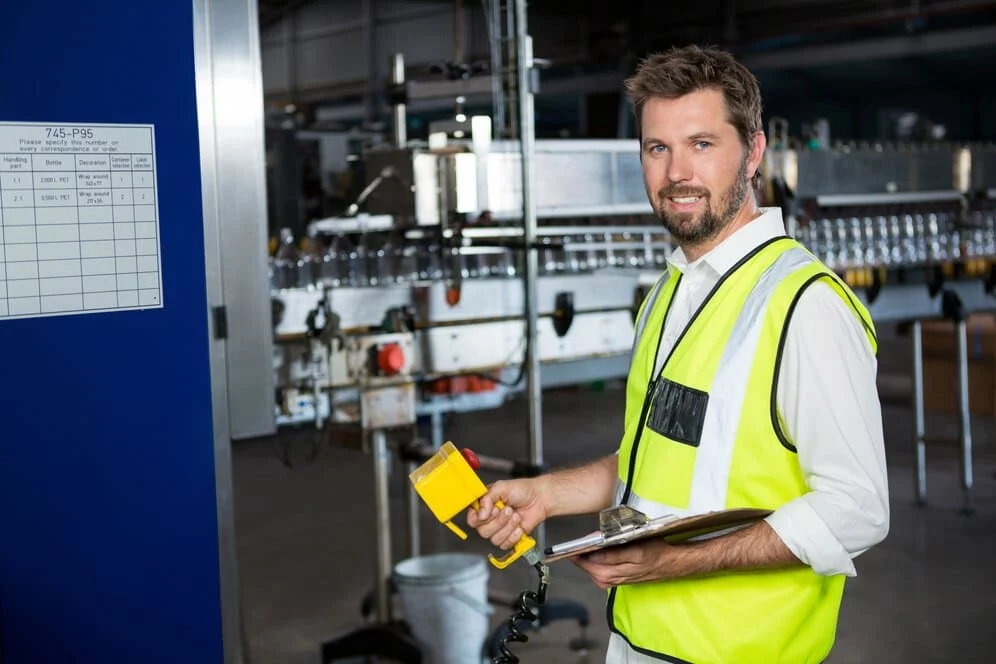 How To Become a Field Service Technician. Image 1