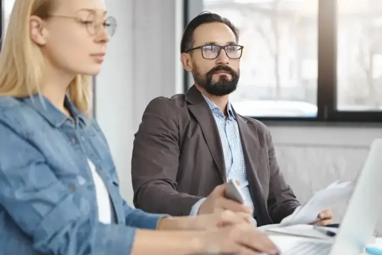 Registo de horas e escalas para consultoras