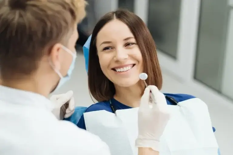 Escalas e assiduidade para clínicas dentárias