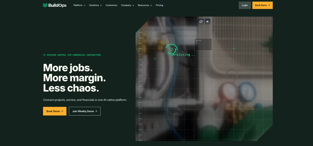 BuildOps software pro správu služeb v terénu pro komerční dodavatele zobrazující plánování projektů a finanční reporting